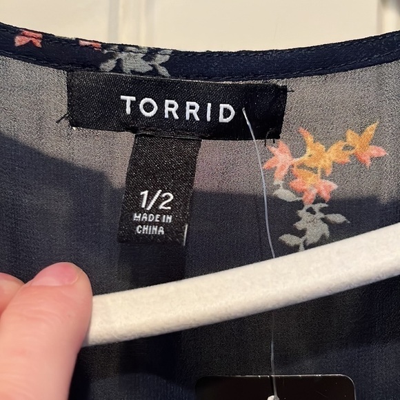 𝅺TORRID NWT sheer floral bouquet, chiffon, open kimono long length size 1/2X - Picture 4 of 7